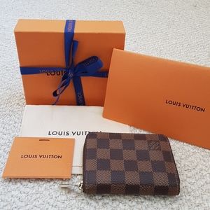Louis Vuitton zippy coin purse